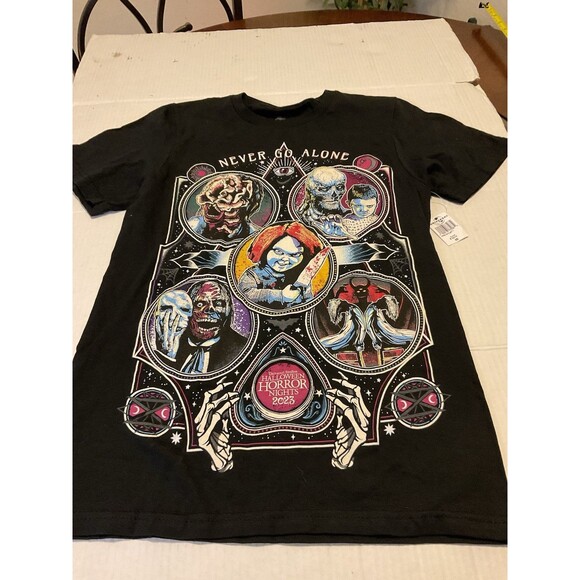 Universal Studios Hollywood HHN 2023 - NEVER GO ALONE T-Shirt XS - Picture 1 of 8